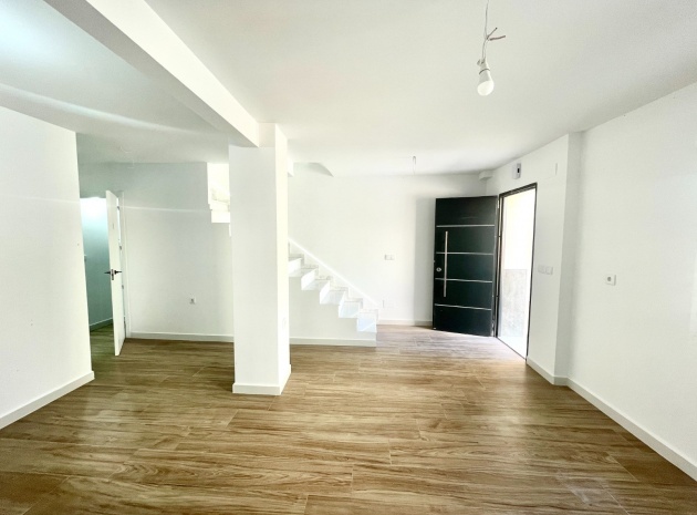 Resale - Townhouse - Daya Vieja