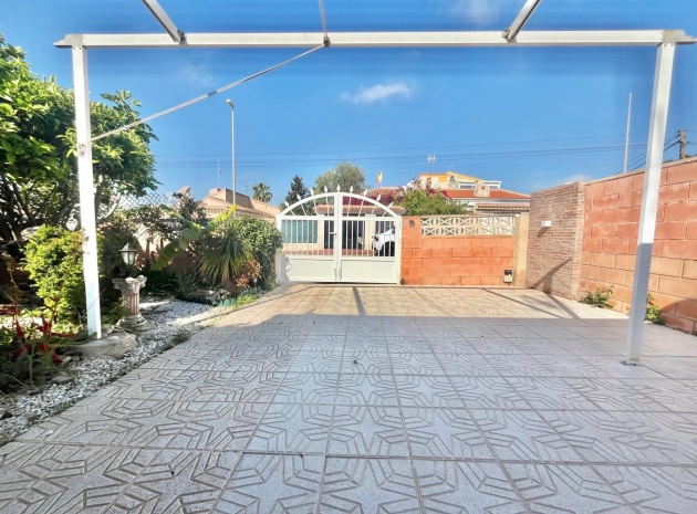 Resale - Villa - Playa Flamenca - las chismosas