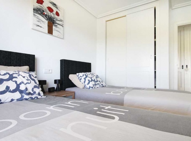 Resale - Apartment - Campoamor