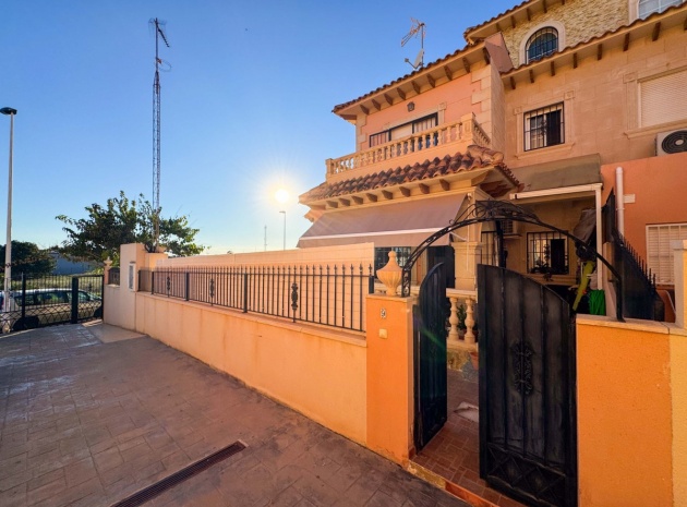 Resale - Townhouse - Torrevieja - Aguas Nuevas