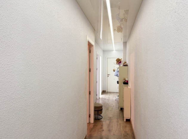 Resale - Apartment - Torrevieja - Torrevieja Centro