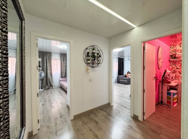 Resale - Apartment - Torrevieja - Torrevieja Centro