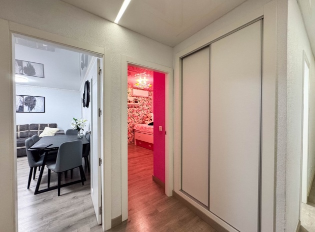 Resale - Apartment - Torrevieja - Torrevieja Centro