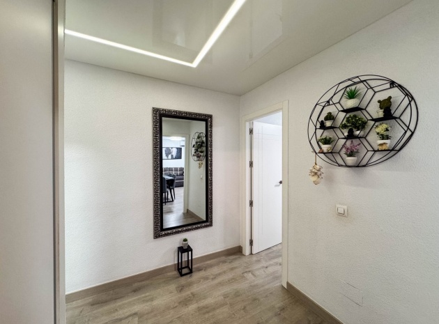 Resale - Apartment - Torrevieja - Torrevieja Centro