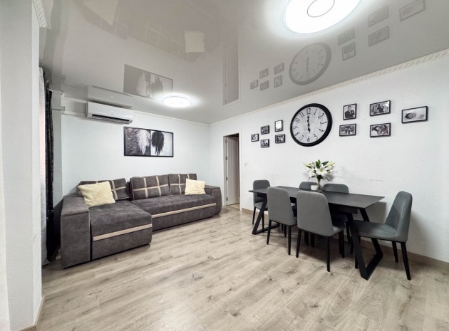 Resale - Apartment - Torrevieja - Torrevieja Centro