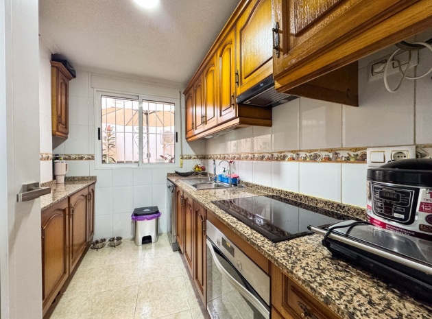 Resale - Apartment - Torrevieja - Torrevieja Centro