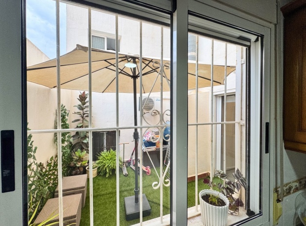 Resale - Apartment - Torrevieja - Torrevieja Centro