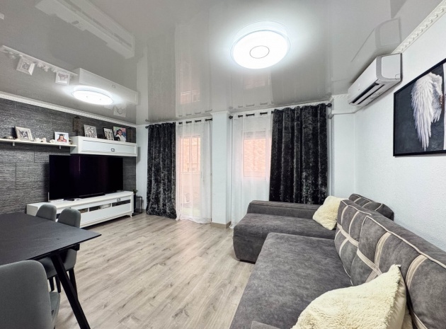 Resale - Apartment - Torrevieja - Torrevieja Centro