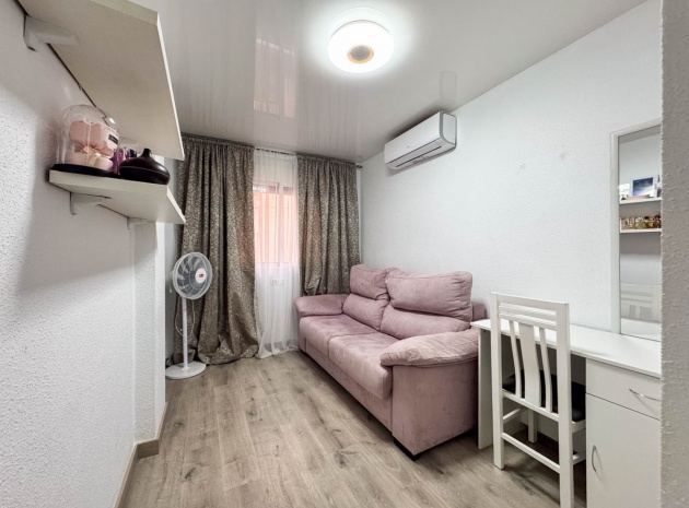 Resale - Apartment - Torrevieja - Torrevieja Centro