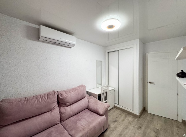 Resale - Apartment - Torrevieja - Torrevieja Centro