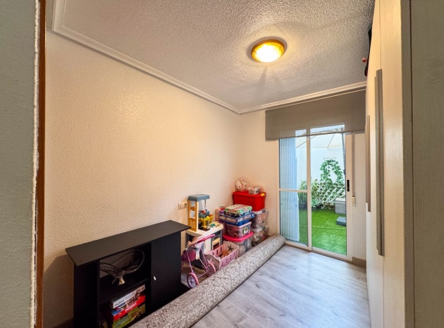 Resale - Apartment - Torrevieja - Torrevieja Centro