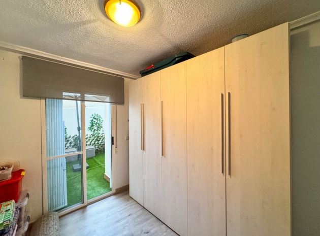 Resale - Apartment - Torrevieja - Torrevieja Centro