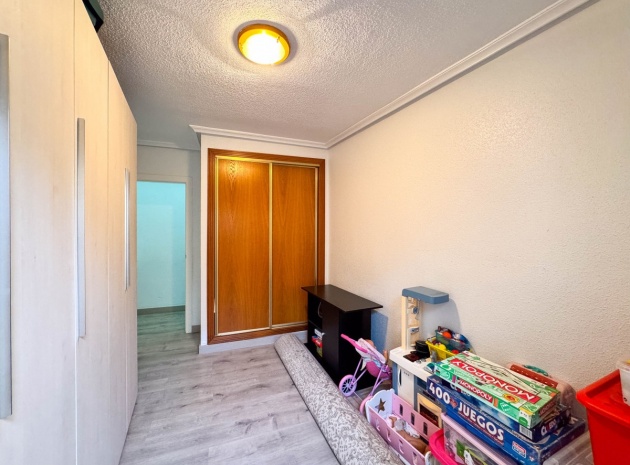 Resale - Apartment - Torrevieja - Torrevieja Centro