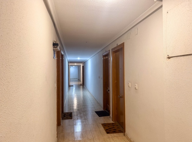 Resale - Apartment - Torrevieja - Torrevieja Centro
