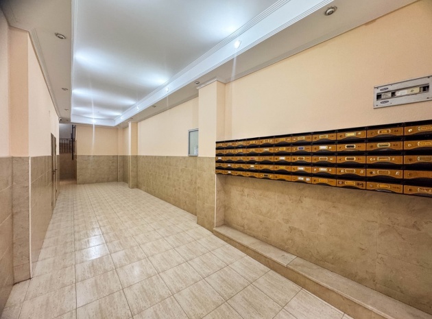 Resale - Apartment - Torrevieja - Torrevieja Centro