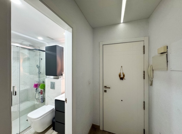 Resale - Apartment - Torrevieja - Torrevieja Centro
