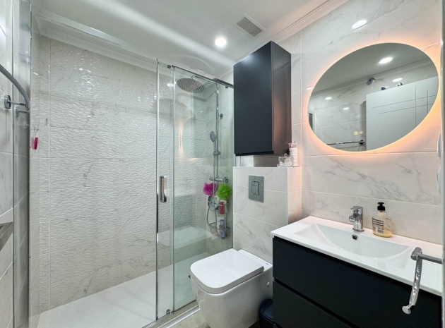 Resale - Apartment - Torrevieja - Torrevieja Centro