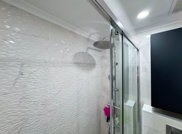 Resale - Apartment - Torrevieja - Torrevieja Centro