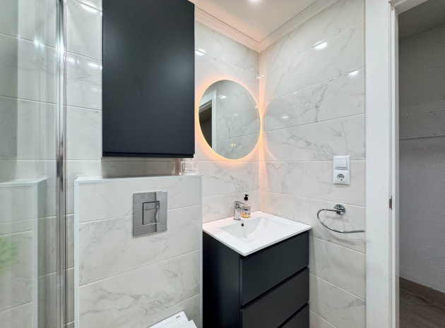 Resale - Apartment - Torrevieja - Torrevieja Centro