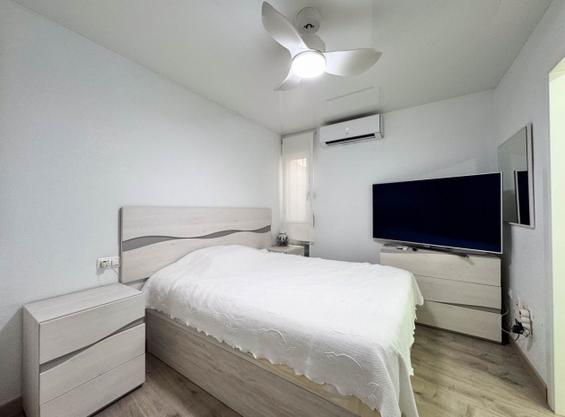 Resale - Apartment - Torrevieja - Torrevieja Centro