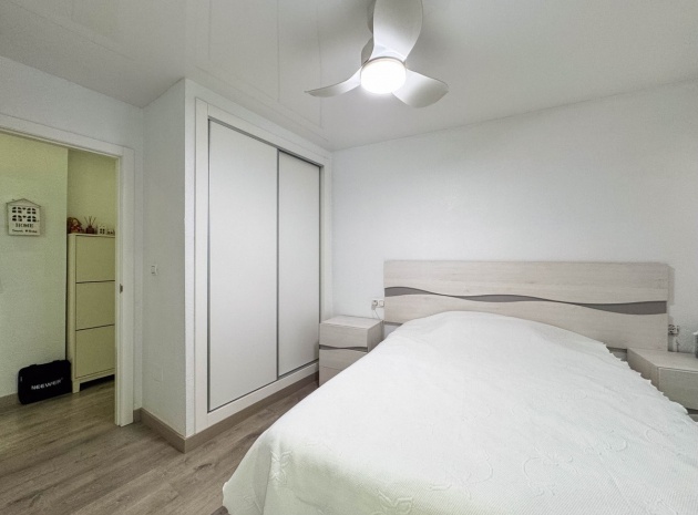 Resale - Apartment - Torrevieja - Torrevieja Centro