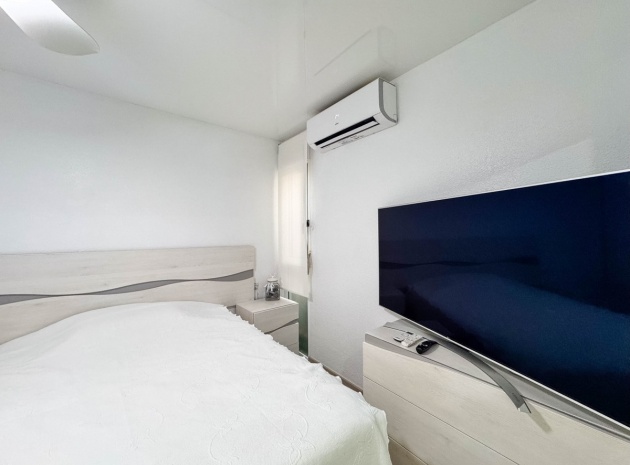 Resale - Apartment - Torrevieja - Torrevieja Centro