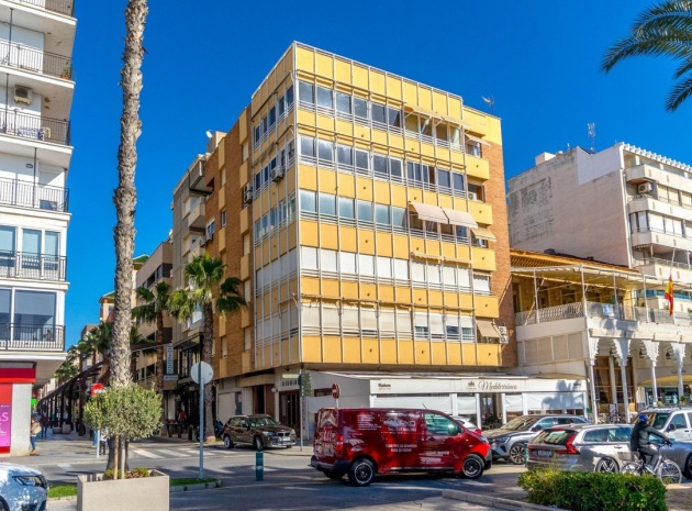 Resale - Apartment - Torrevieja - Torrevieja Centro