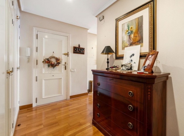 Resale - Apartment - Torrevieja - Torrevieja Centro