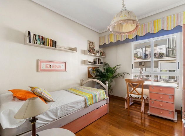 Resale - Apartment - Torrevieja - Torrevieja Centro