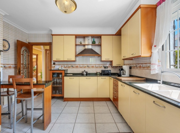 Resale - Villa - Torrevieja - La Mata