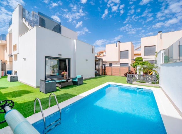 Resale - Villa - Torrevieja - Torrevieja Centro