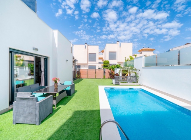 Resale - Villa - Torrevieja - Torrevieja Centro