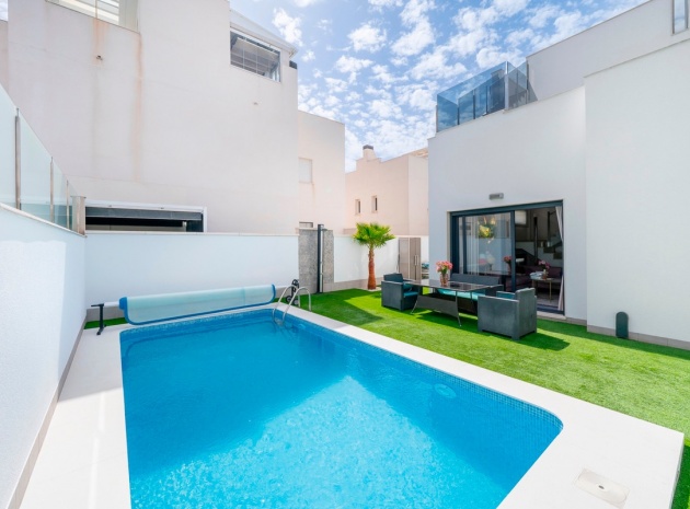 Resale - Villa - Torrevieja - Torrevieja Centro