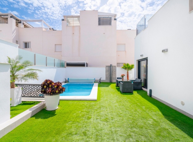 Resale - Villa - Torrevieja - Torrevieja Centro