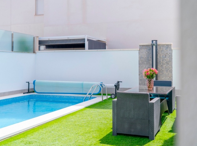 Resale - Villa - Torrevieja - Torrevieja Centro