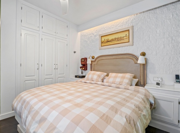 Resale - Apartment - Torrevieja - Torrevieja Centro