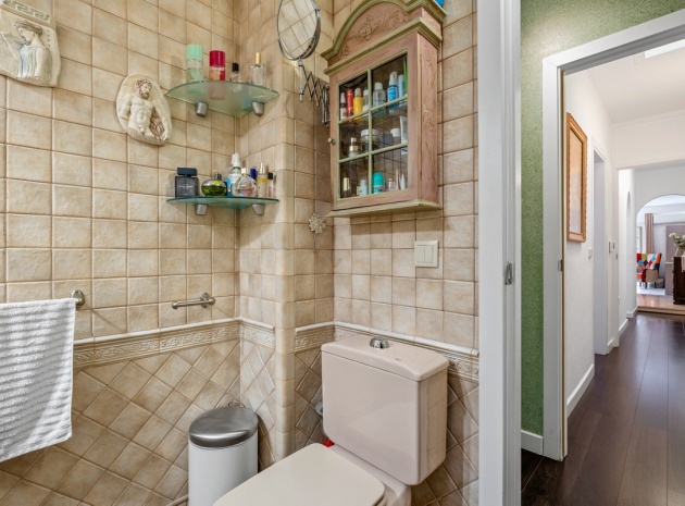 Resale - Apartment - Torrevieja - Torrevieja Centro