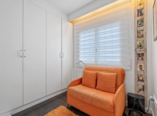 Resale - Apartment - Torrevieja - Torrevieja Centro