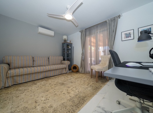 Resale - Villa - Pilar de la Horadada - Pilar de la Horadada Centro