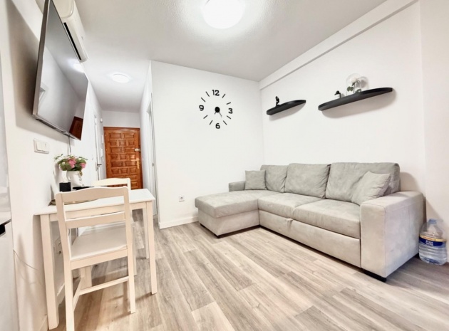 Återförsäljning - Lägenhet - Torrevieja - Torrevieja Centro