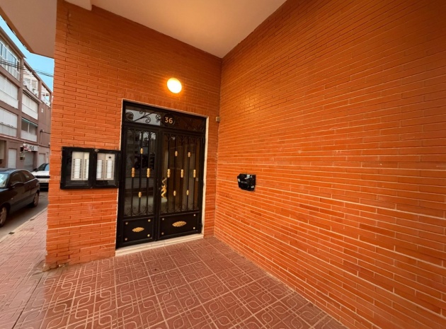Återförsäljning - Lägenhet - Torrevieja - Torrevieja Centro