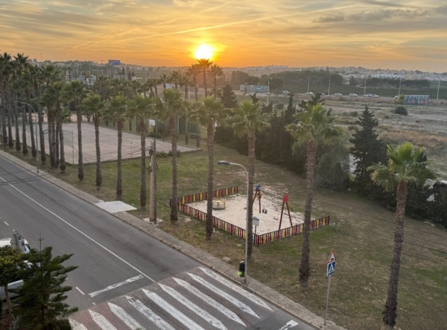 Återförsäljning - Lägenhet - Torrevieja - Torrevieja Centro