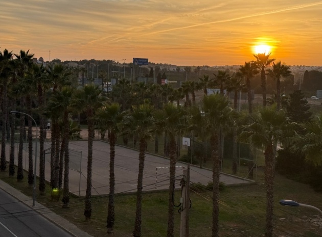 Återförsäljning - Lägenhet - Torrevieja - Torrevieja Centro