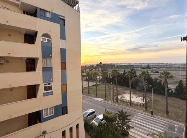 Återförsäljning - Lägenhet - Torrevieja - Torrevieja Centro