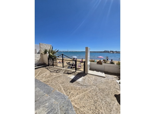 Resale - Apartment - Torrevieja - 1st line to the sea