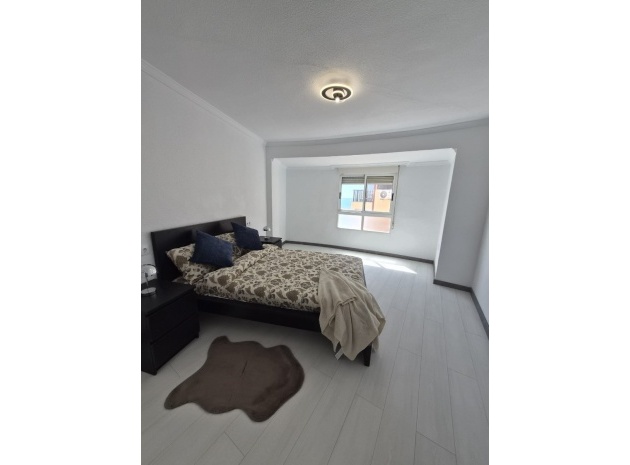 Resale - Apartment - Torrevieja - 1st line to the sea