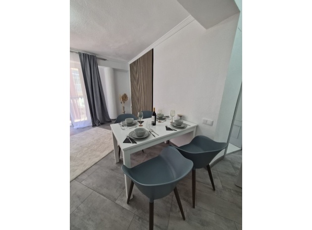 Resale - Apartment - Torrevieja - 1st line to the sea