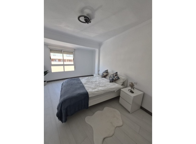 Resale - Apartment - Torrevieja - 1st line to the sea