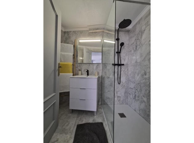 Resale - Apartment - Torrevieja - 1st line to the sea