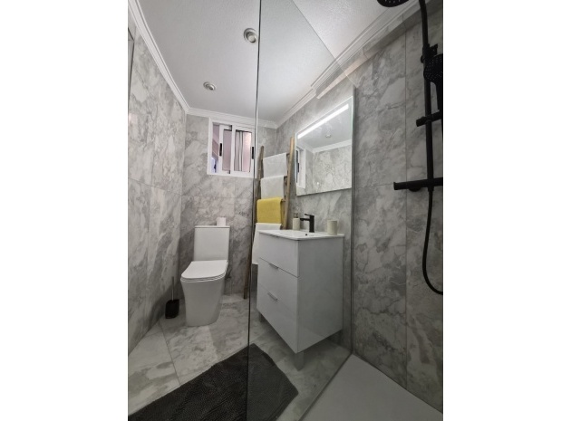 Resale - Apartment - Torrevieja - 1st line to the sea